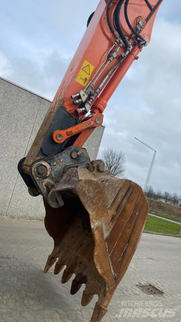 Hitachi ZX 300 LC-6 Paletli ekskavatörler