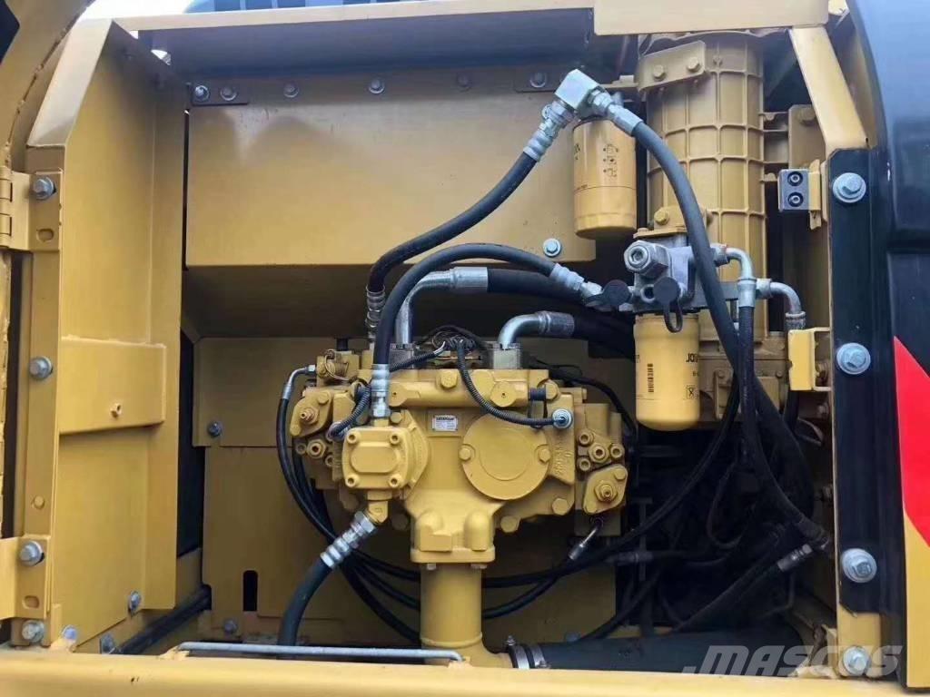 CAT 323 Paletli ekskavatörler