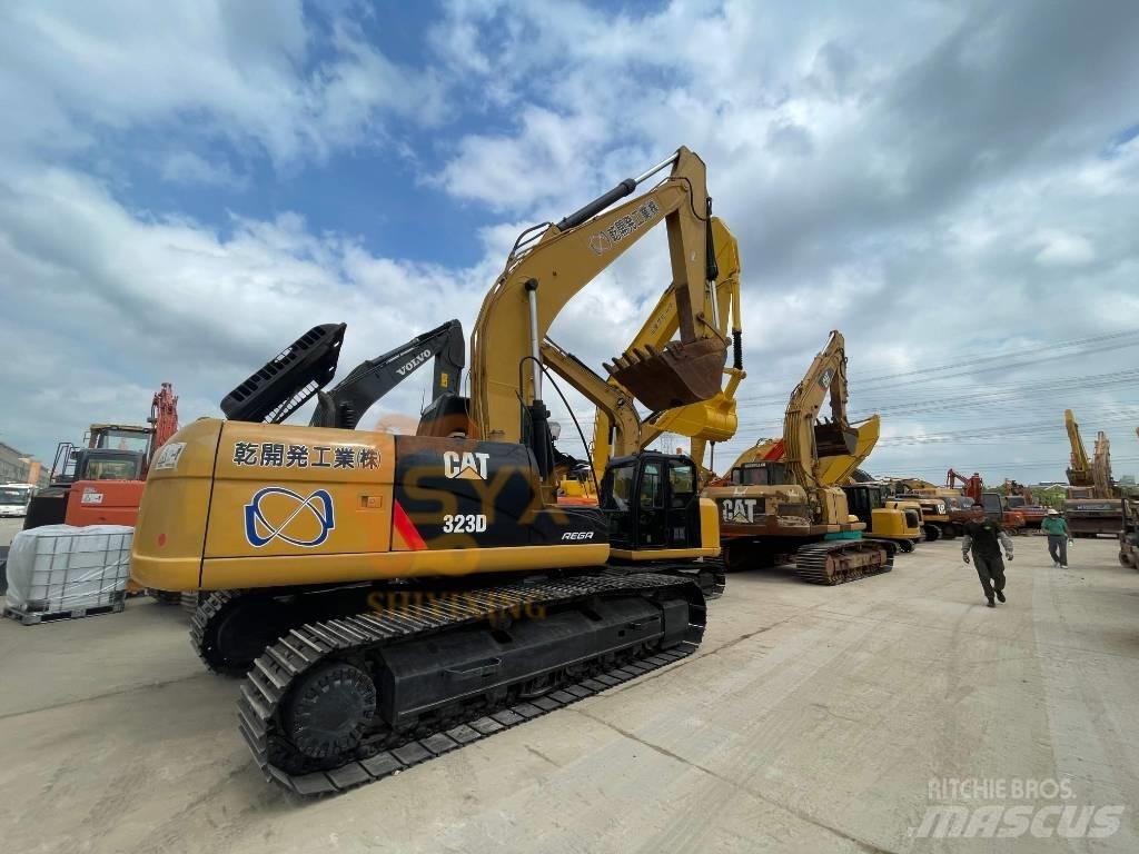 CAT 323 D Paletli ekskavatörler