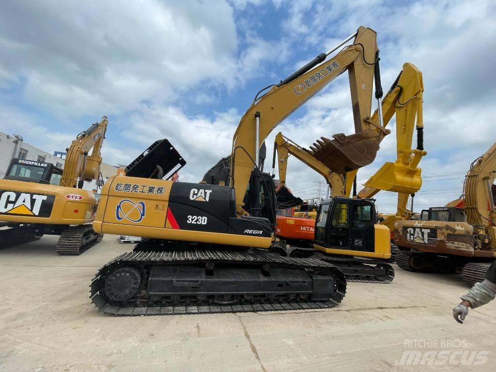 CAT 323 D Paletli ekskavatörler