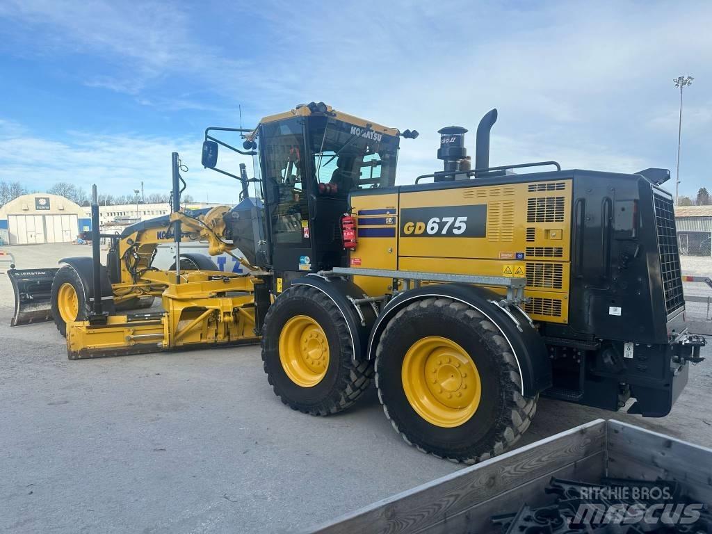 Komatsu GD675-7E0 Greyderler