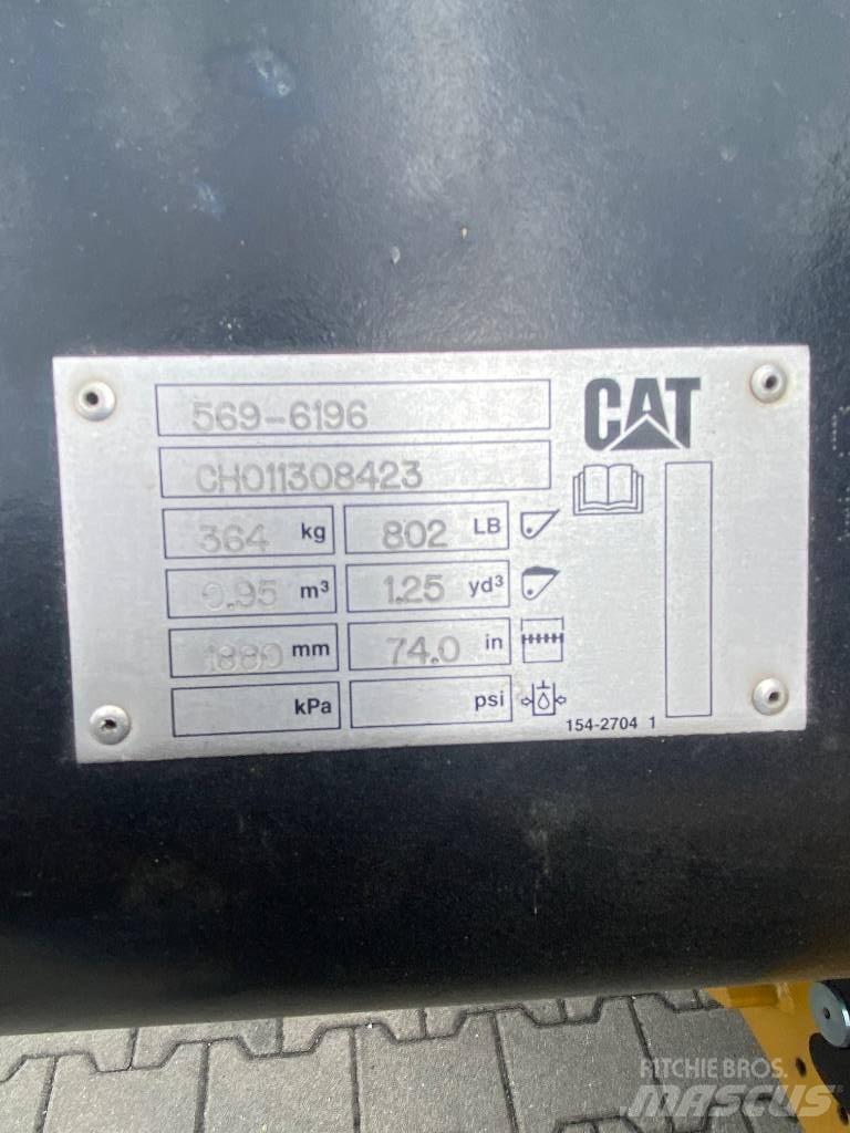 CAT 906 Tekerlekli yükleyiciler