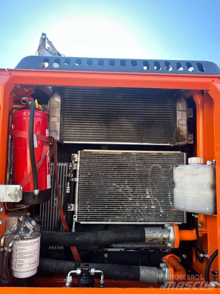 Doosan DX 210 W Lastik tekerli ekskavatörler