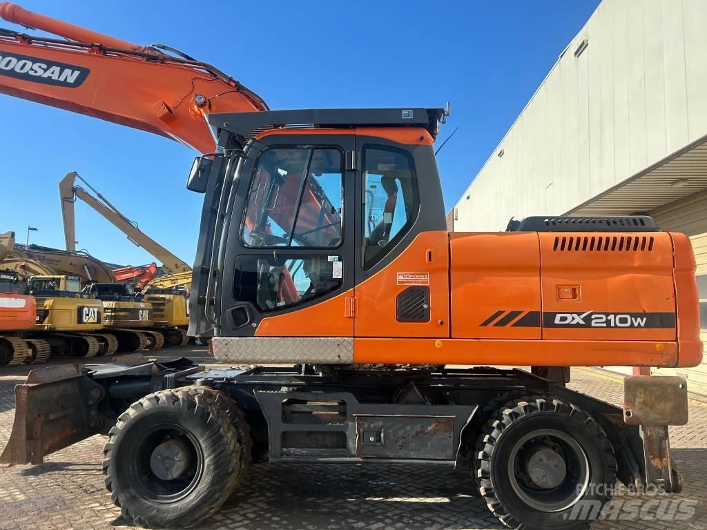 Doosan DX 210 W Lastik tekerli ekskavatörler