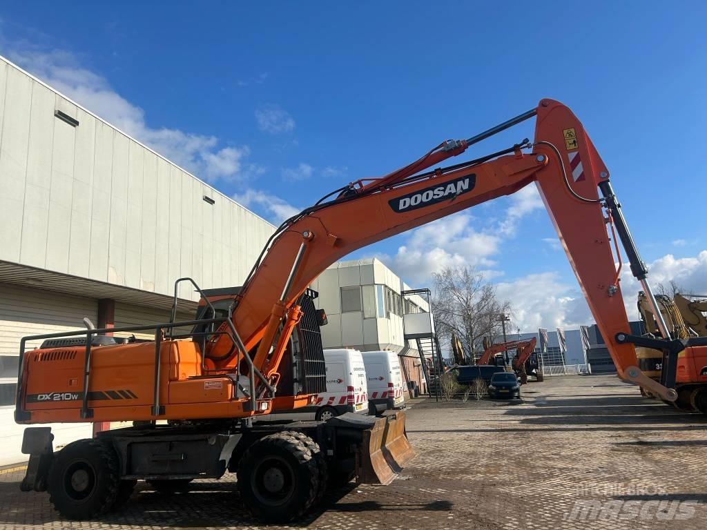 Doosan DX 210 W Lastik tekerli ekskavatörler