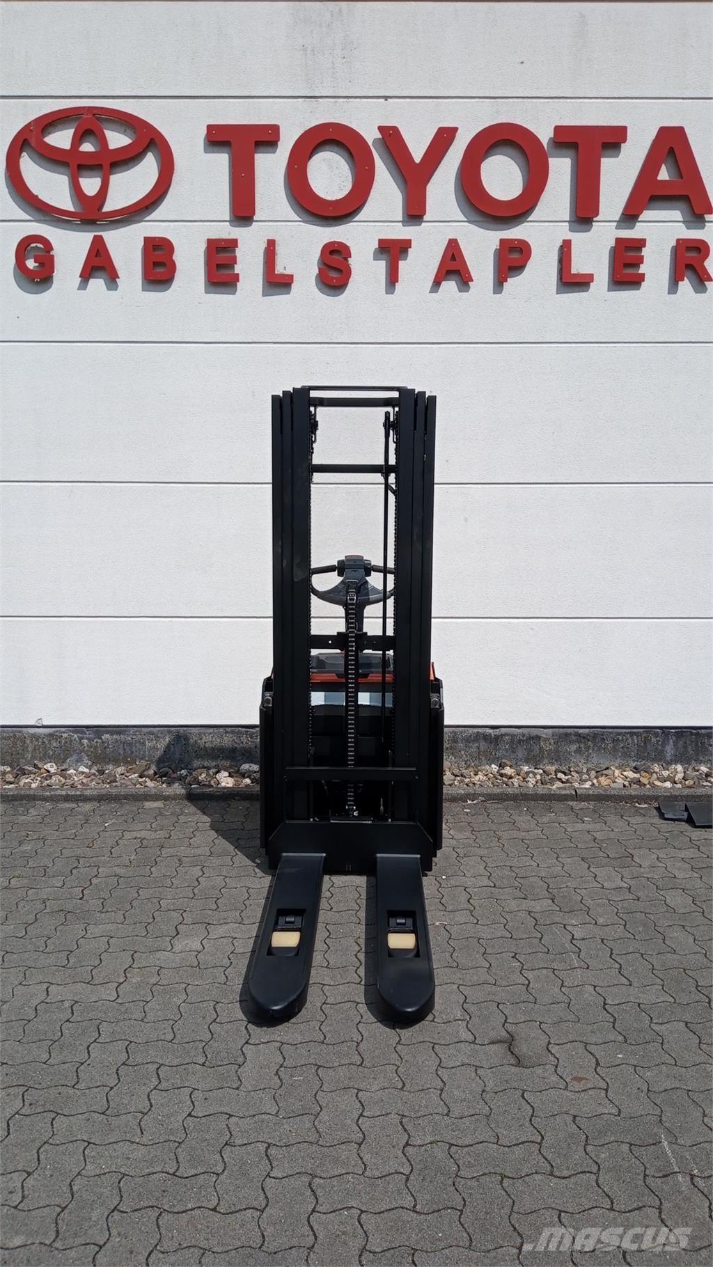 Toyota SWE140L Akülü depo ekipmanları