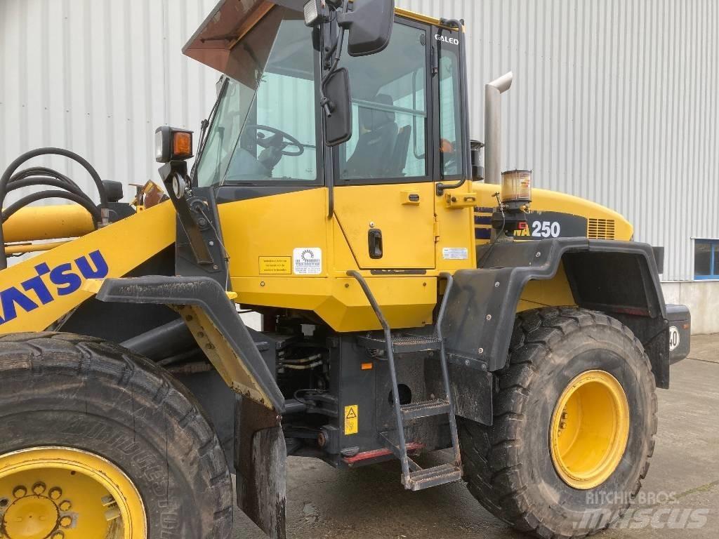 Komatsu WA 250 Tekerlekli yükleyiciler