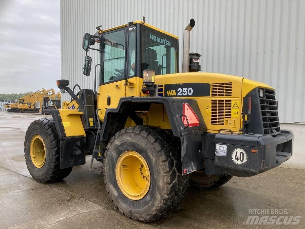 Komatsu WA 250 Tekerlekli yükleyiciler