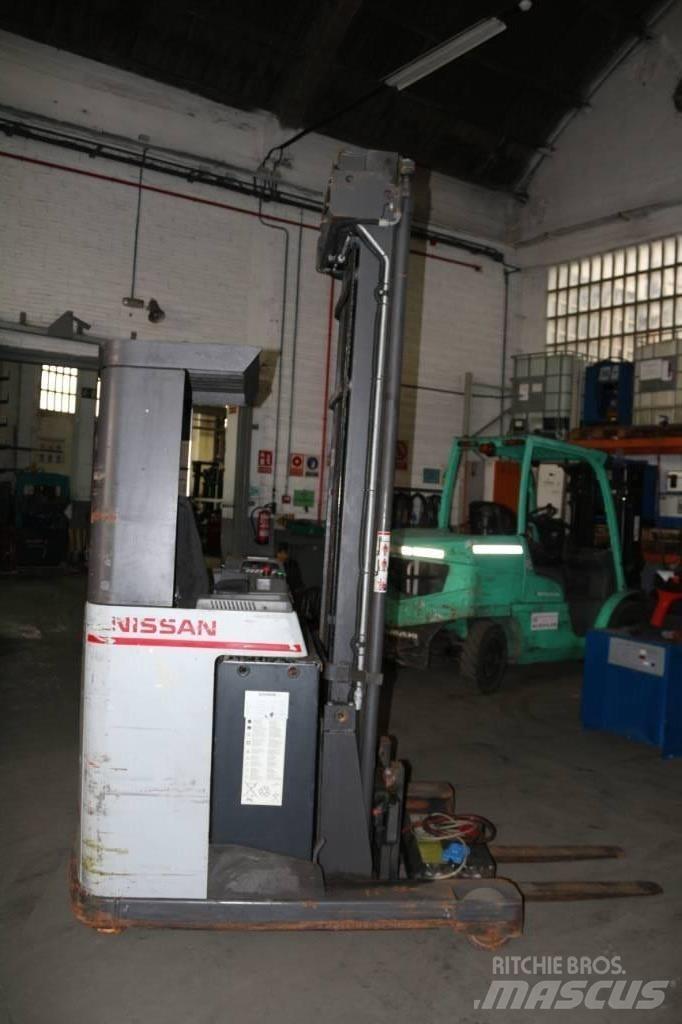 Nissan UNS 160 Reach truck - depo içi istif araçları