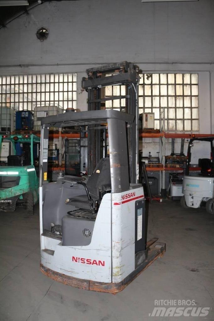 Nissan UNS 160 Reach truck - depo içi istif araçları