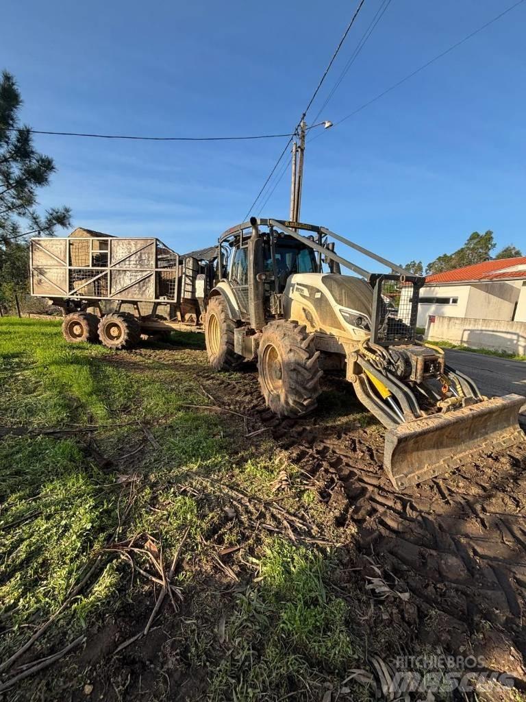 Valtra T 174 Tomruk yükleyici traktörler