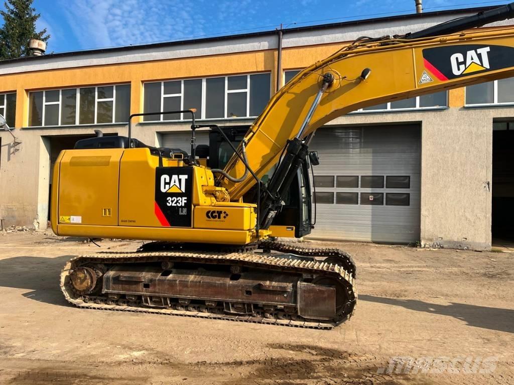 CAT 323 F LN Paletli ekskavatörler