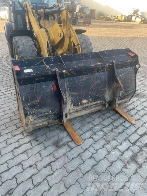 CAT 906 Tekerlekli yükleyiciler