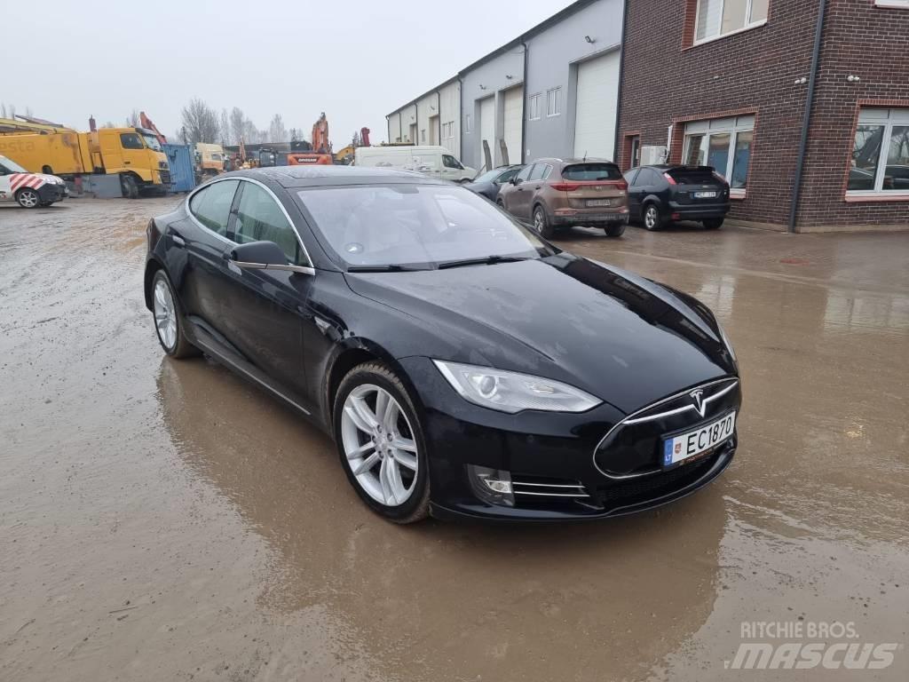 Tesla Model S P85 Otomobiller