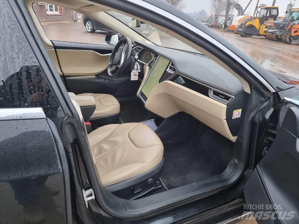 Tesla Model S P85 Otomobiller
