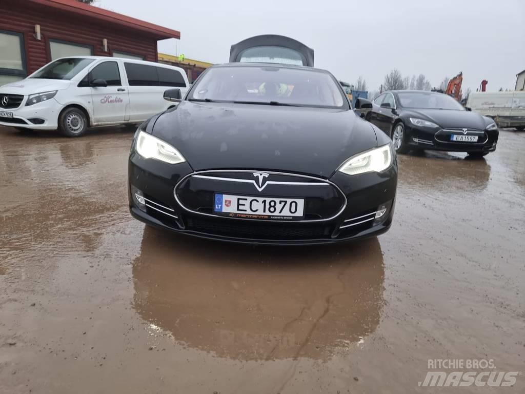 Tesla Model S P85 Otomobiller
