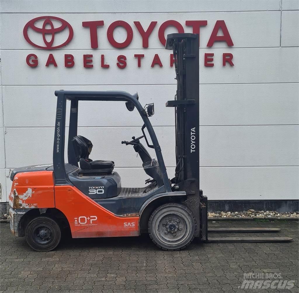 Toyota 02-8FDF30 Dizel forkliftler