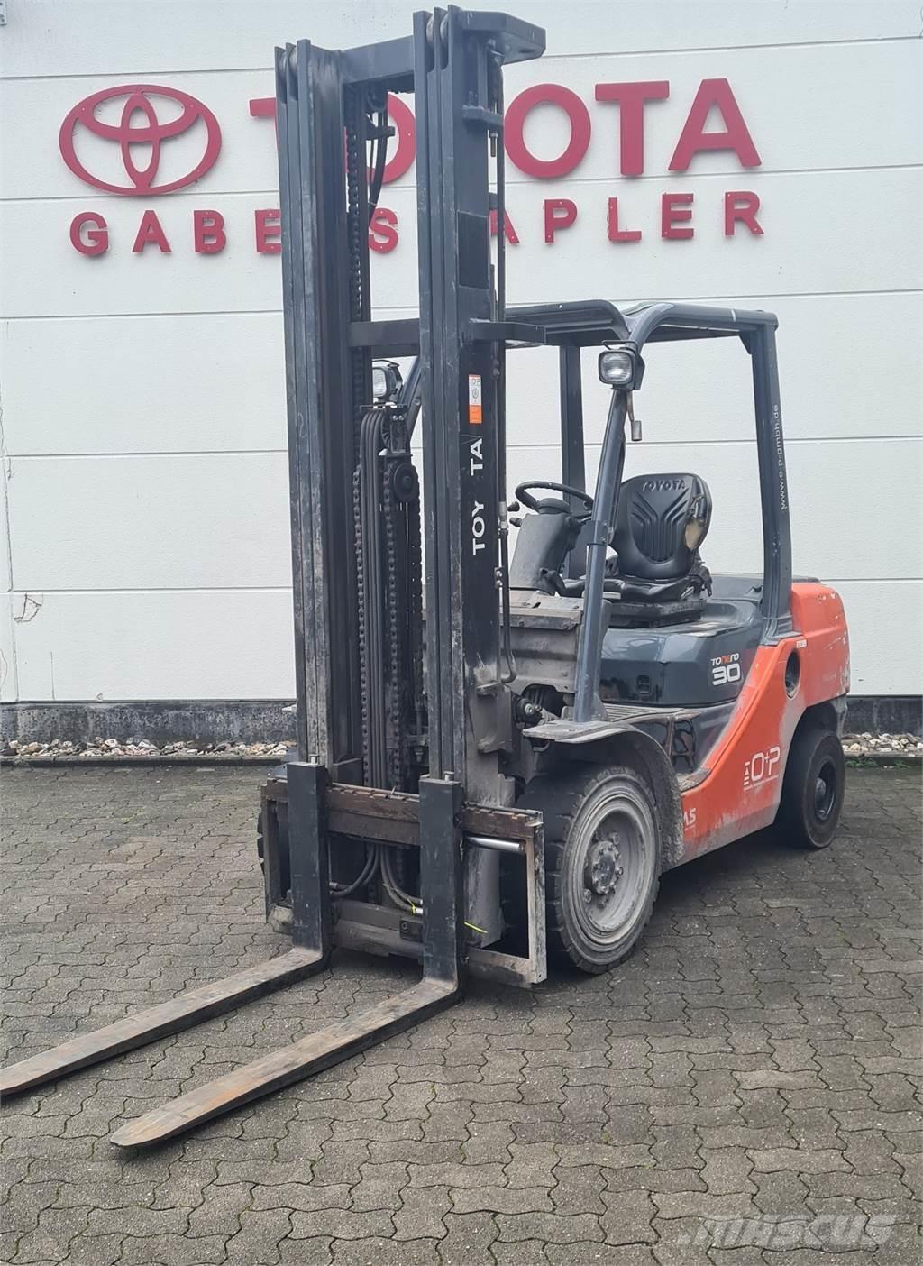 Toyota 02-8FDF30 Dizel forkliftler