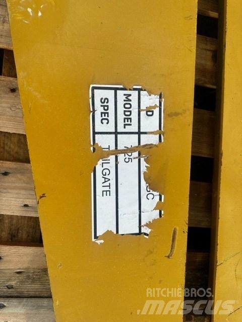 CAT 725 TAIL GATE Belden kirma kaya kamyonu