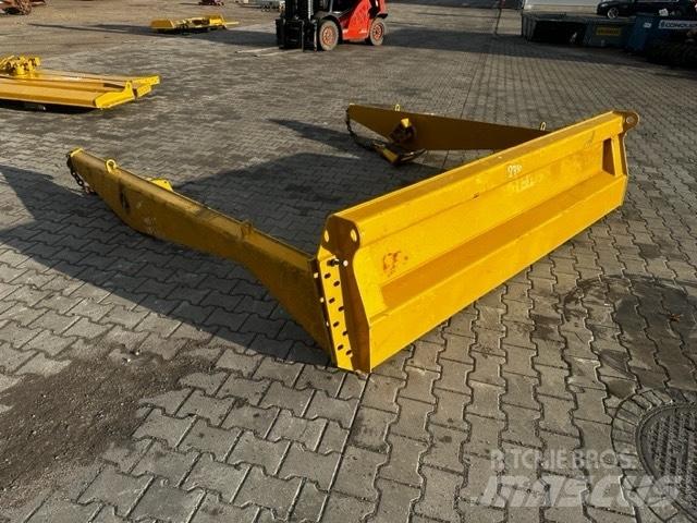 CAT 725 TAIL GATE Belden kirma kaya kamyonu