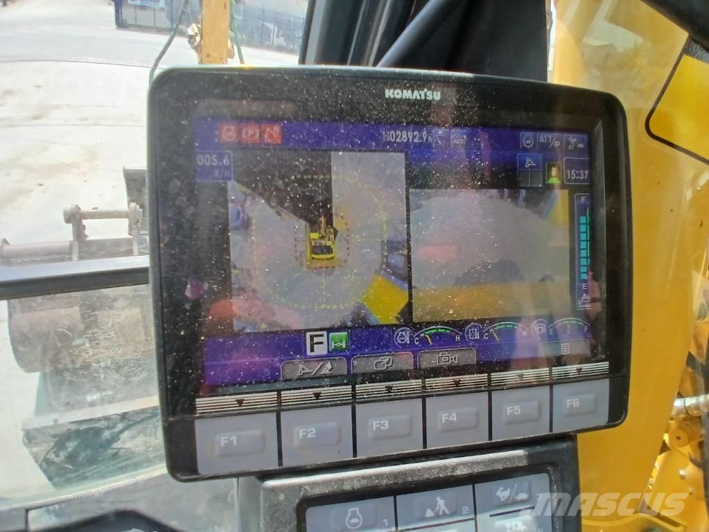 Komatsu PW 148-11 Lastik tekerli ekskavatörler