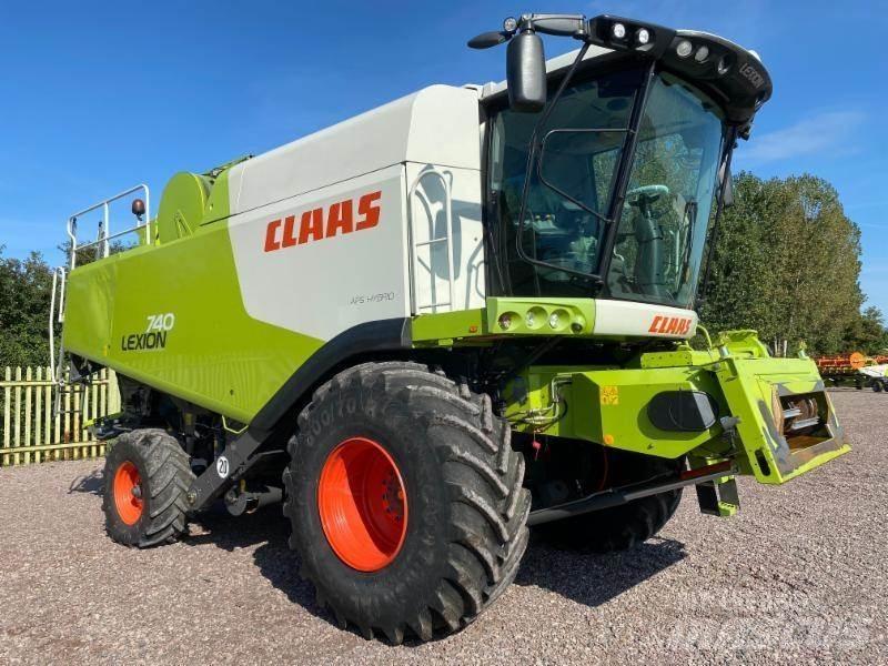 CLAAS LEXION 740 Biçerdöverler