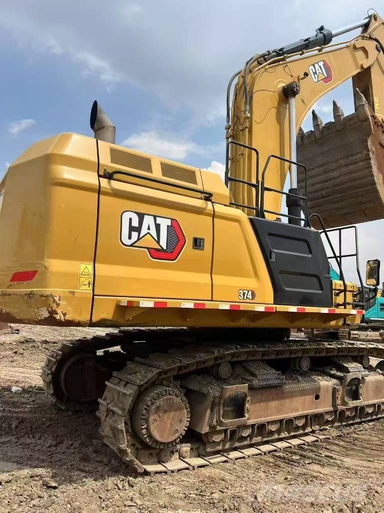 CAT 374 Paletli ekskavatörler