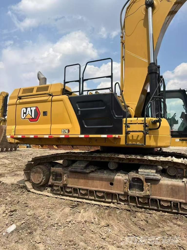 CAT 374 Paletli ekskavatörler