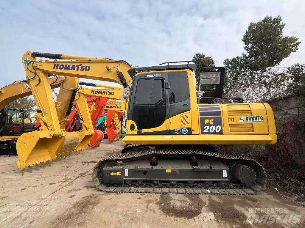 Komatsu PC 200-8 Paletli ekskavatörler