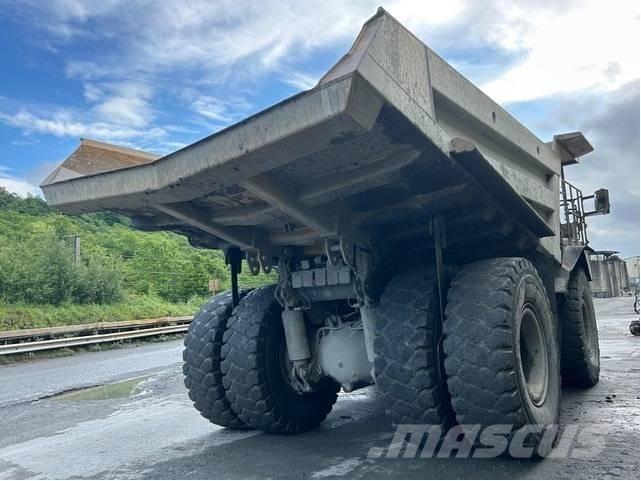 Komatsu HD605-7 Yol disi kaya kamyonu