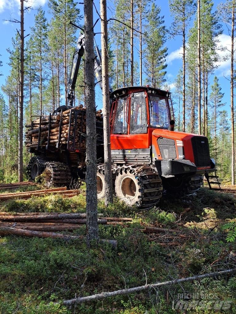 Komatsu 845 Tomruk yükleyici traktörler