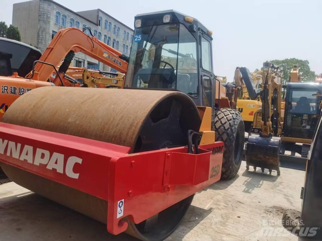 Dynapac ca25d Tek tamburlu silindirler