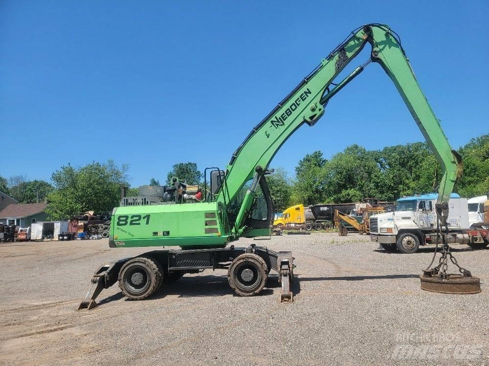 Sennebogen 821 Atık taşıma araçları