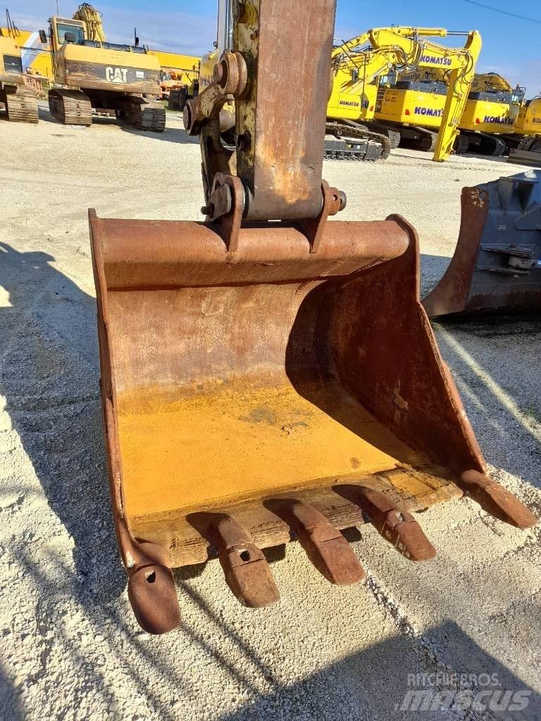 Komatsu PW200-7 Lastik tekerli ekskavatörler