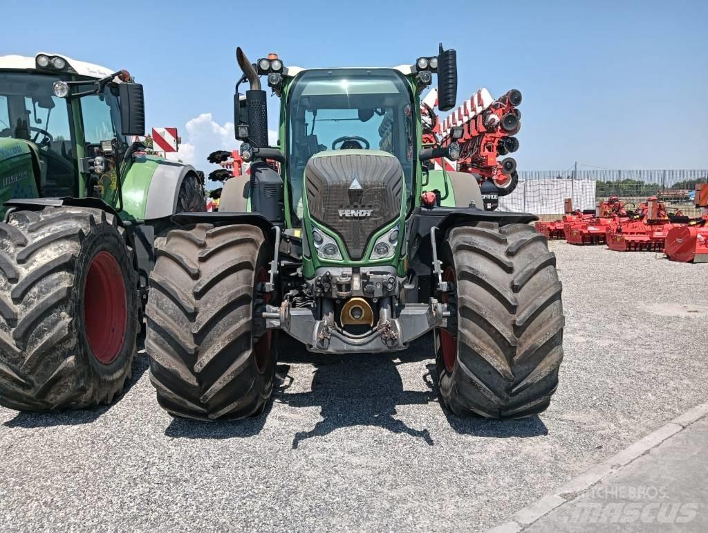 Fendt 718 Vario Traktörler