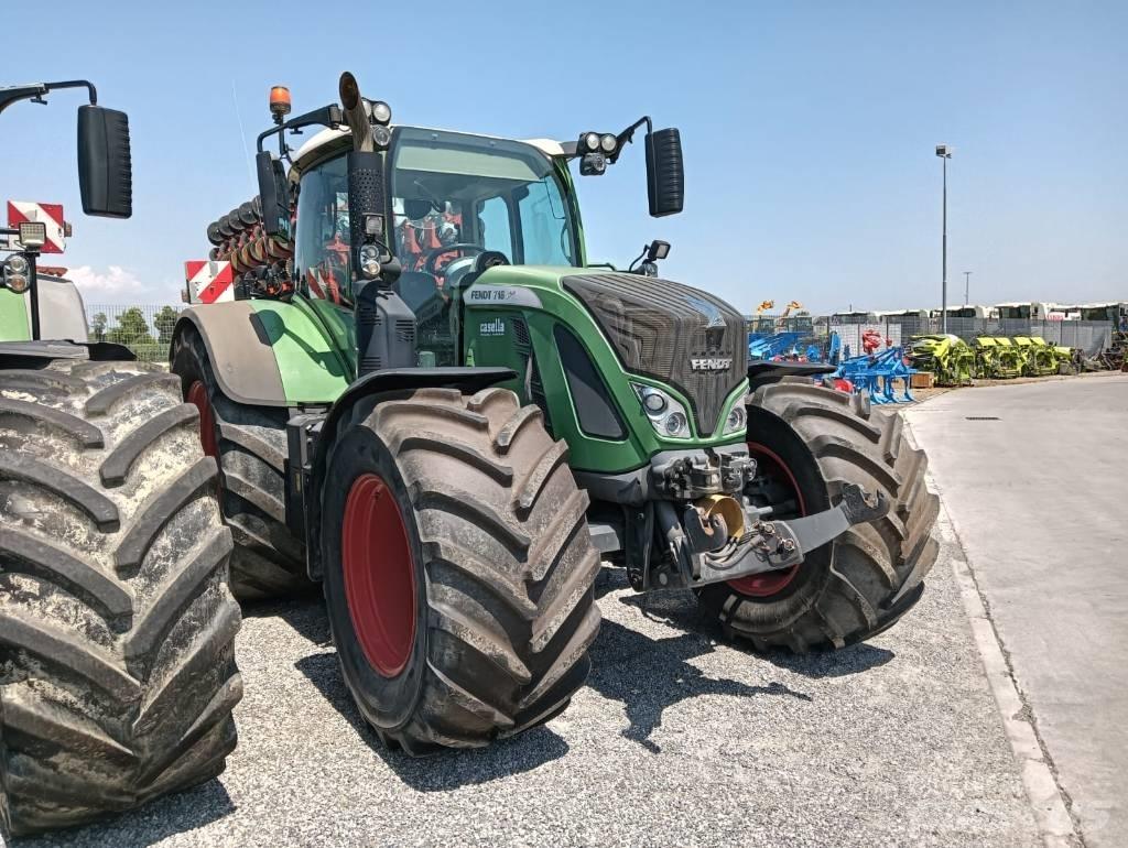Fendt 718 Vario Traktörler