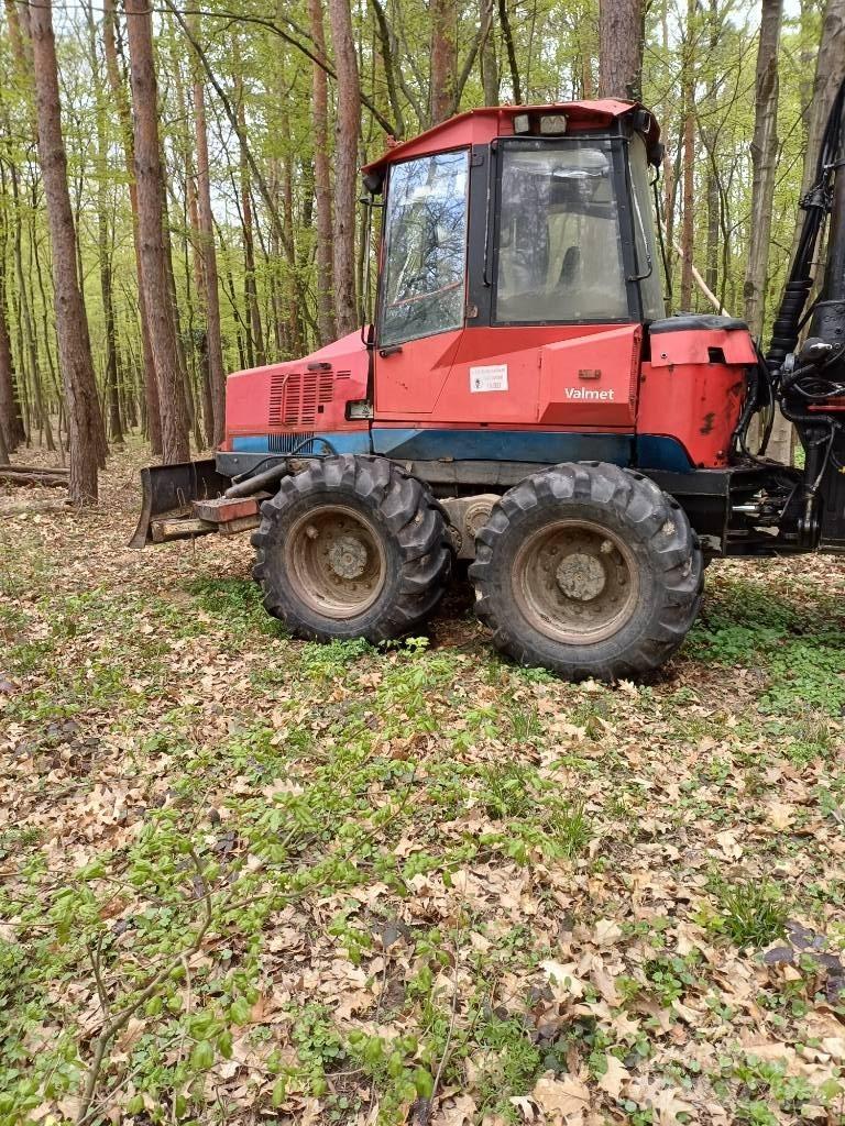Valmet 840.2 Tomruk yükleyici traktörler