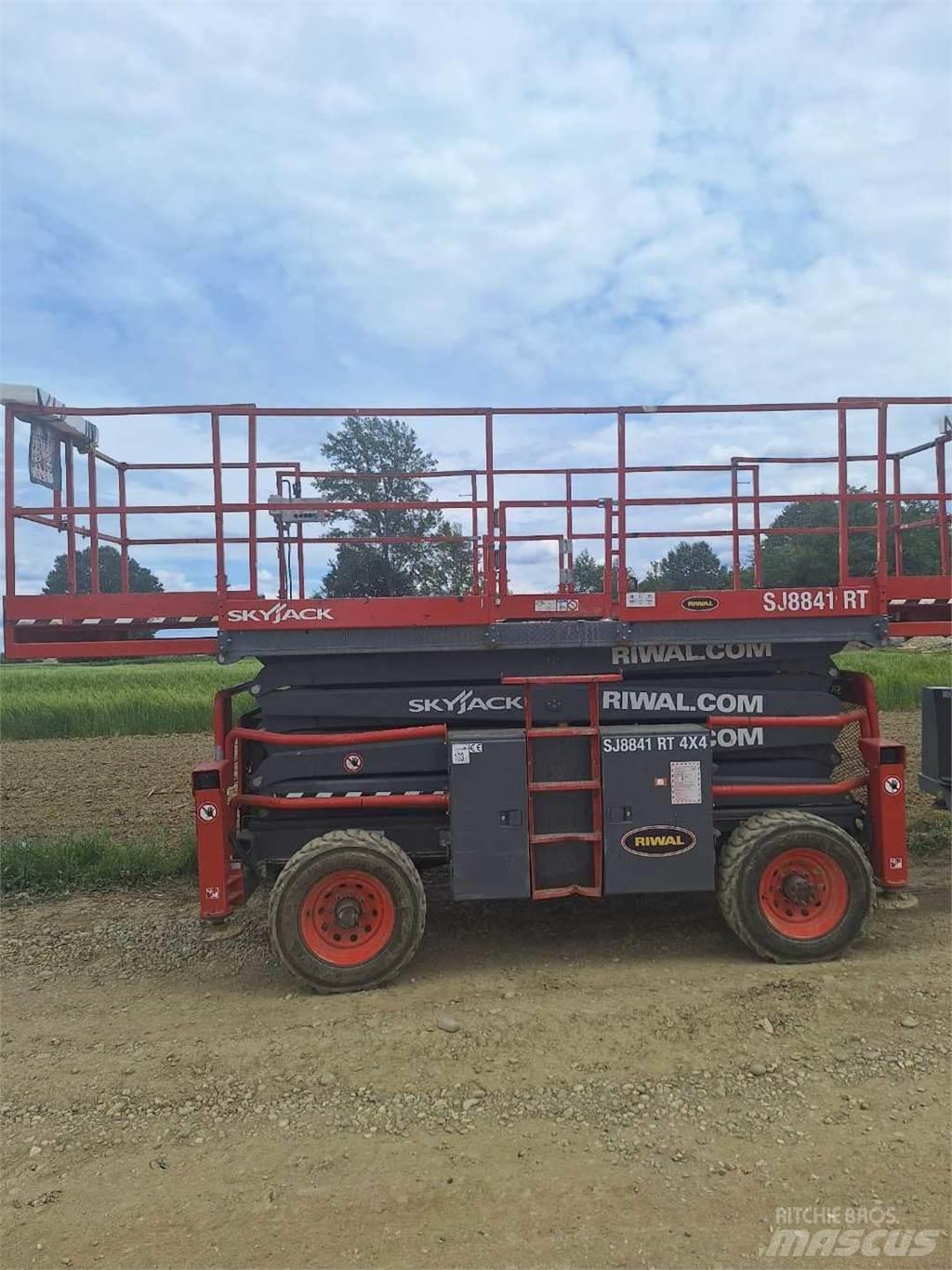 SkyJack 8841RT Makasli platformlar