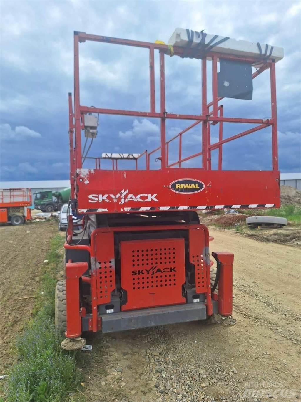 SkyJack 8841RT Makasli platformlar