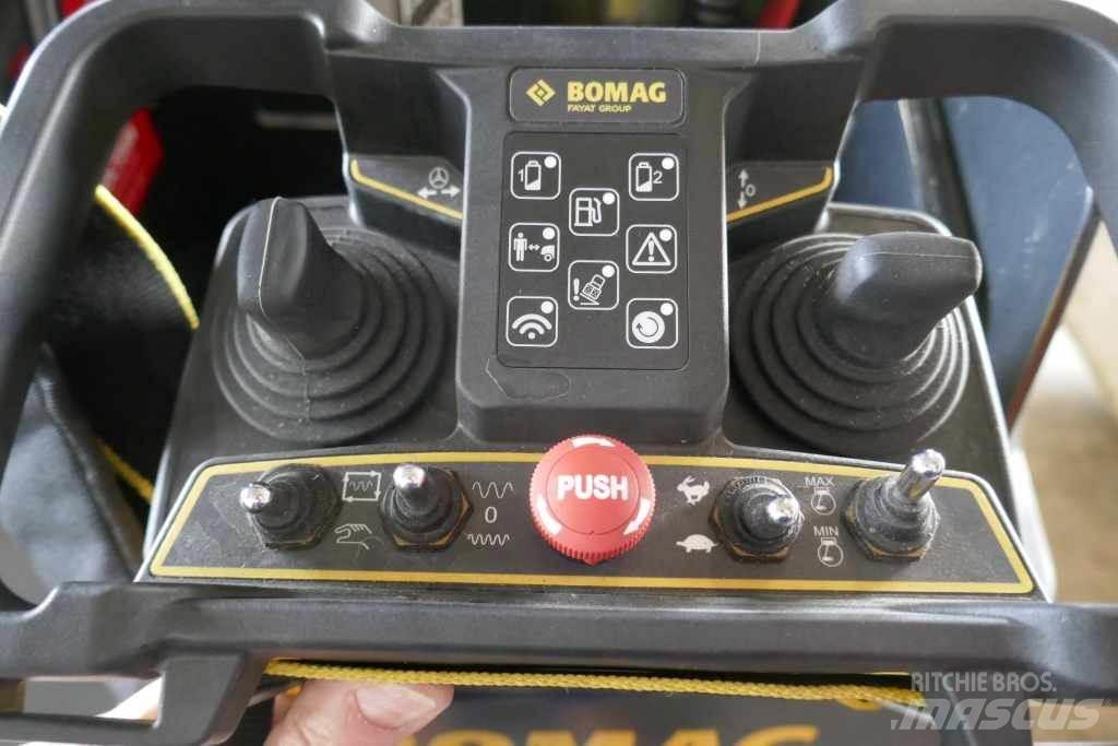 Bomag BMP 8500 Çim düzeltme silindirleri