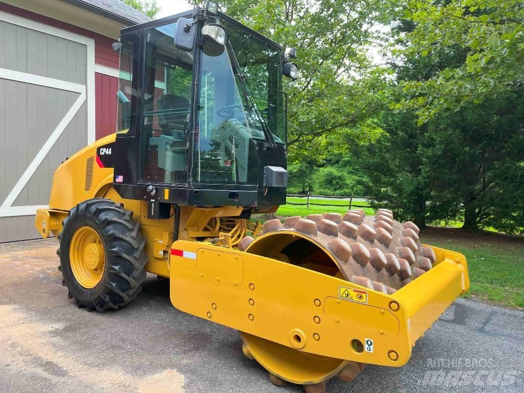 CAT CP 44 Tek tamburlu silindirler