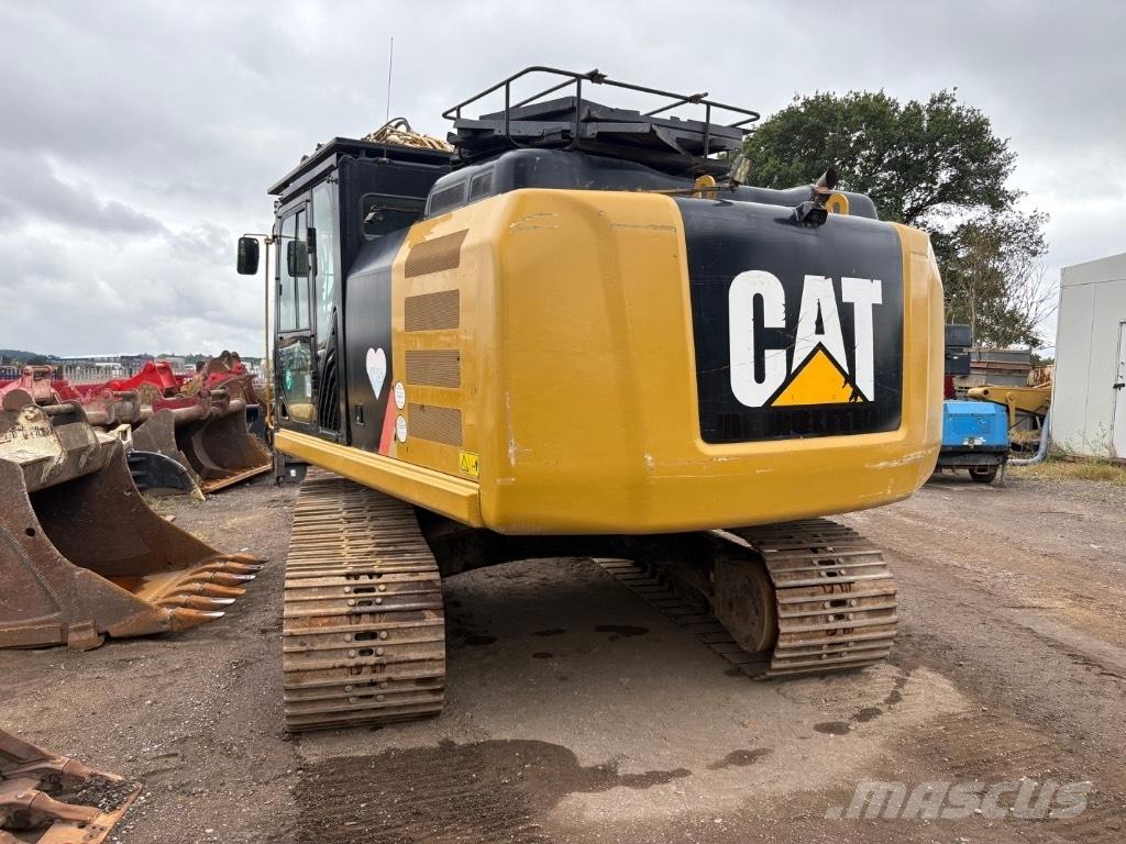 CAT 323 F L Paletli ekskavatörler