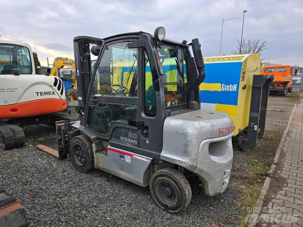 Nissan 30 YG1D2A30Q Dizel forkliftler