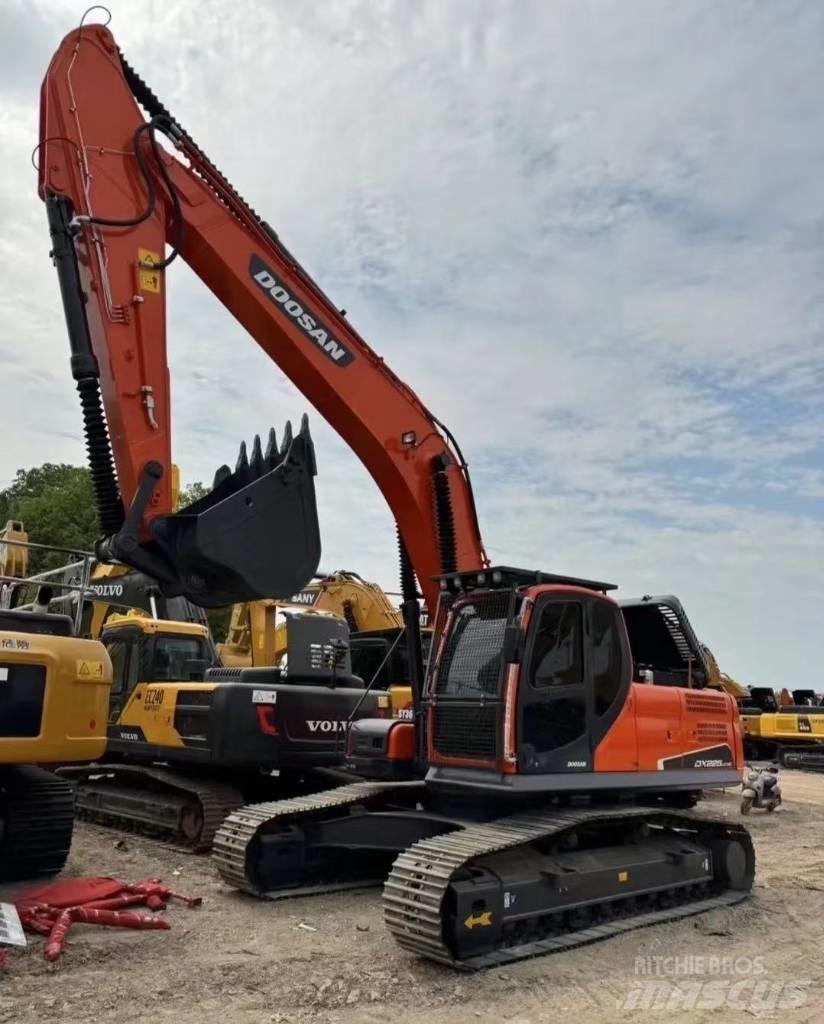 Doosan DX 225 Paletli ekskavatörler