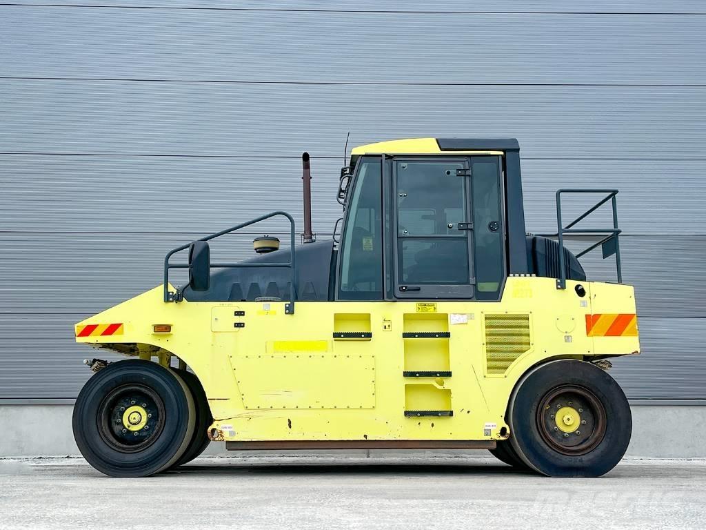Ammann AP 240 Pnömatik lastikli silindirler