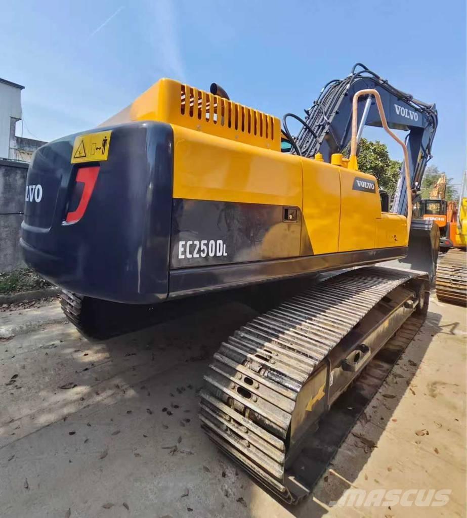 Volvo EC 250 D L Paletli ekskavatörler