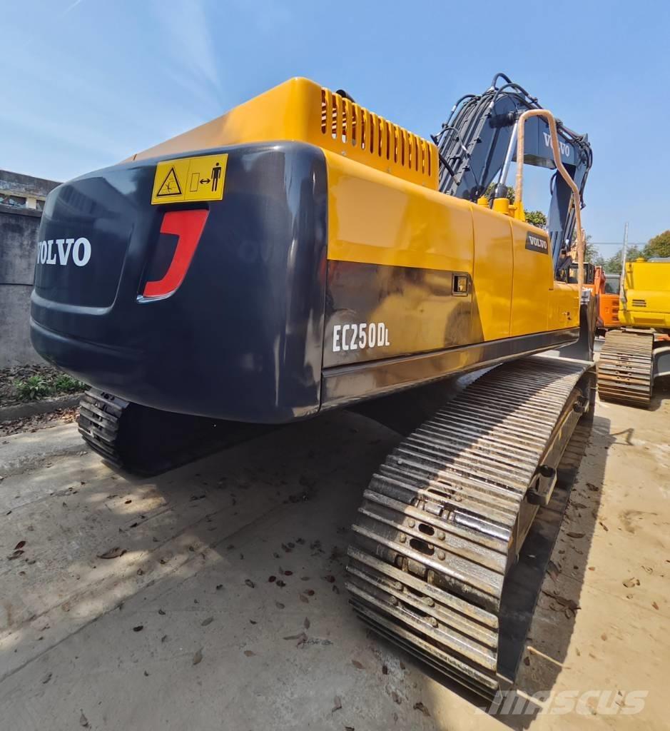 Volvo EC 250 D L Paletli ekskavatörler