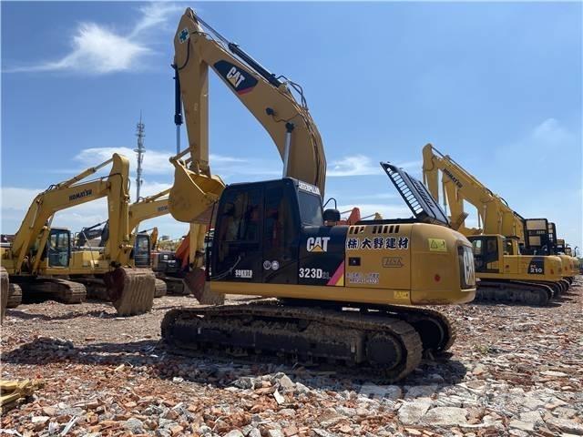 CAT 323D Paletli ekskavatörler