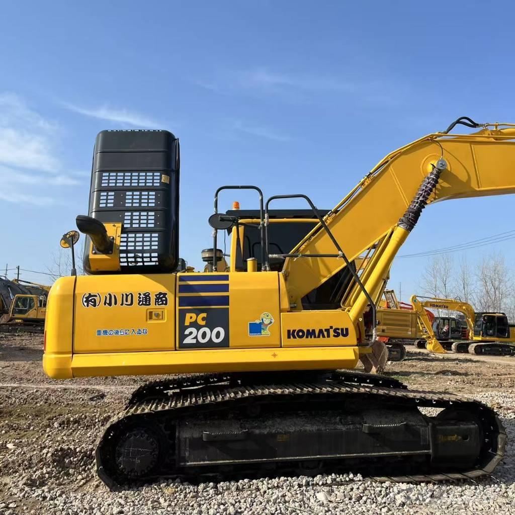 Komatsu PC 200 Paletli ekskavatörler