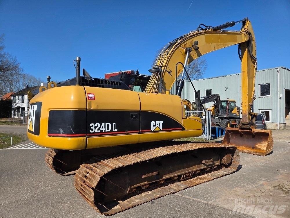 CAT 324DL Paletli ekskavatörler